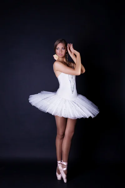 芭蕾舞女演员在白色短裙 免版税图库图片