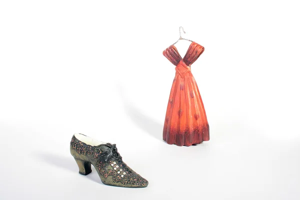 Κεραμικά παπούτσι και φόρεμα — Φωτογραφία Αρχείου