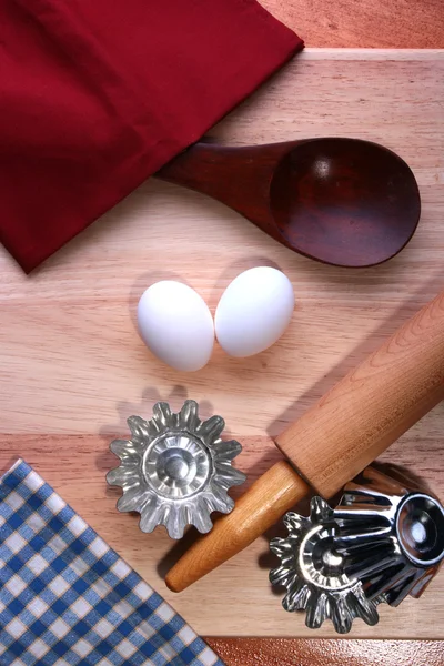 Rolling pin and eggs — Stock Photo, Image
