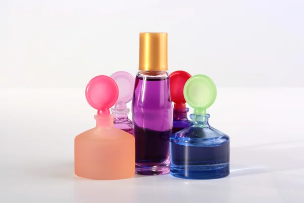 Malé lahvičky s kosmetikou — Stock fotografie