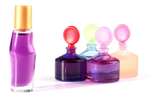 Kozmetiklerle dolu şişeler — Stok fotoğraf