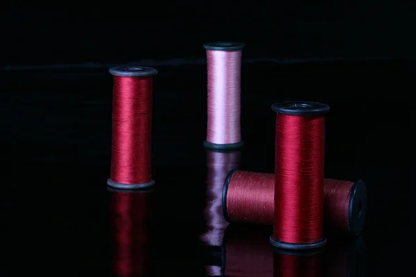 Draden van verschillende kleuren — Stockfoto