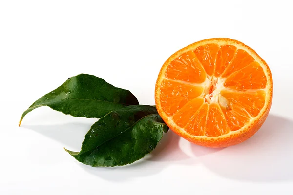 Die Hälfte der Mandarine — Stockfoto