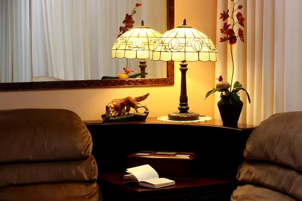 Interior de la casa con una lámpara — Foto de Stock