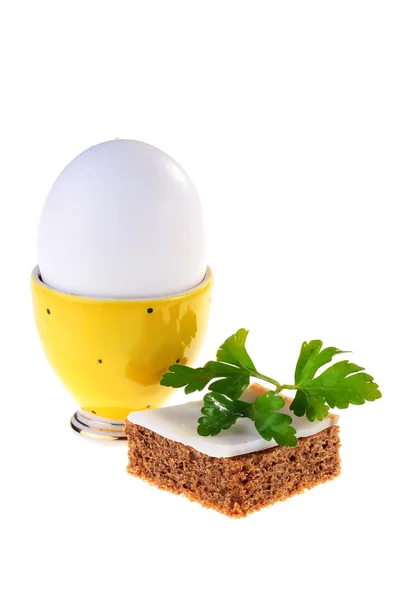 Яйцо желтого цвета — стоковое фото
