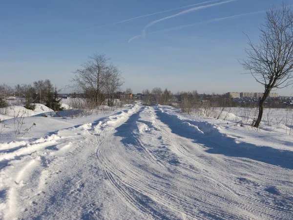 Estrada de inverno coberta de neve — Fotografia de Stock
