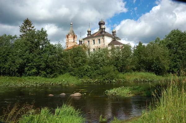 Старорусская сельская церковь — стоковое фото