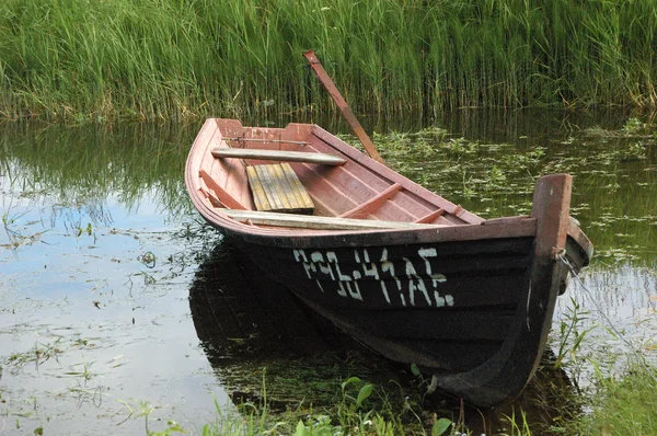 Kolorowe drewniane łódź — Zdjęcie stockowe