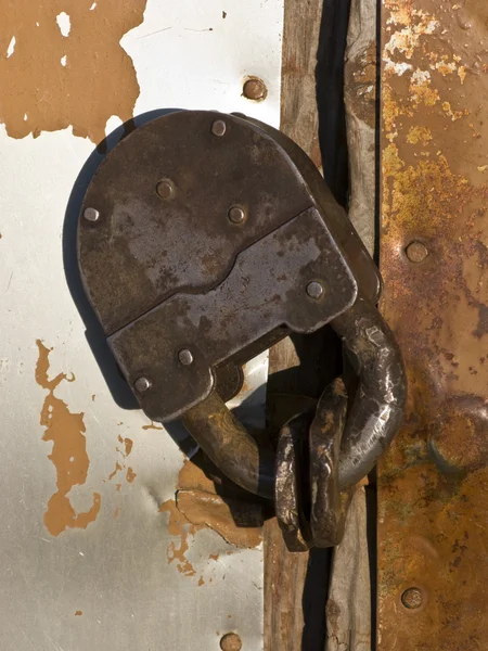 Antiguo candado oxidado —  Fotos de Stock