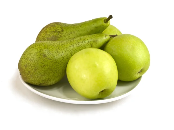 Appelen en peren in witte schotel — Stockfoto
