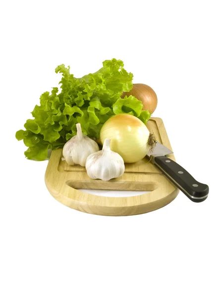 Zelenina a nůž na prkénku — Stock fotografie