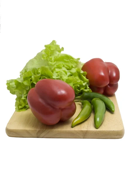 Zöldségek a daraboló-board — Stock Fotó