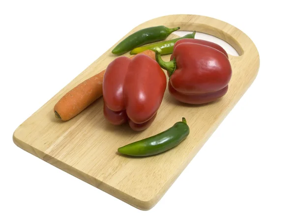 Овощи на доске — стоковое фото