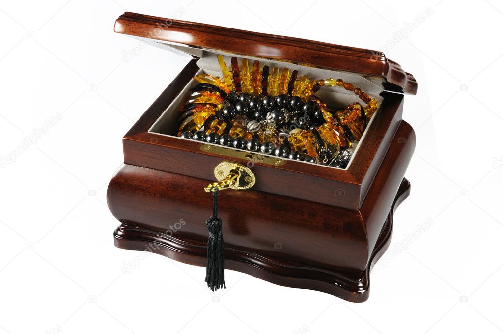 Jeweller casket with amber necklace, bla