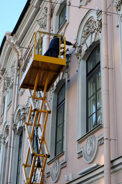 Человек за работой
