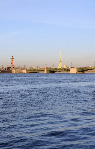 Kind on the Neva river — Stock Photo, Image
