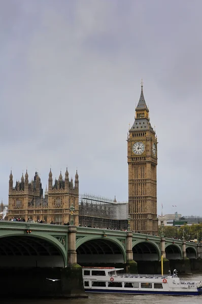 Huis van parlament en westminster bridg — Stockfoto