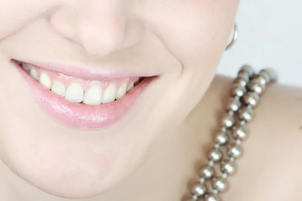 Close up van een lachende vrouw — Stockfoto