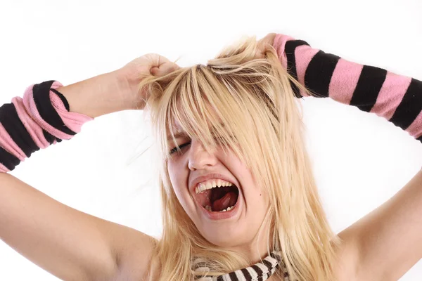 Молодая девушка кричит — стоковое фото