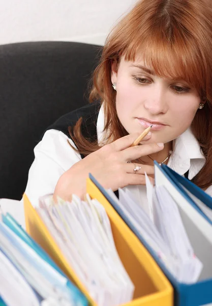 Woman in office search a file — Stock Photo, Image