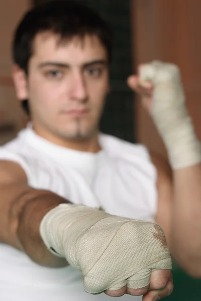 一个拳击手，面对镜头的特写 — 图库照片