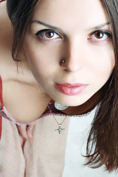 Close-up van een jonge mooie vrouw. — Stockfoto