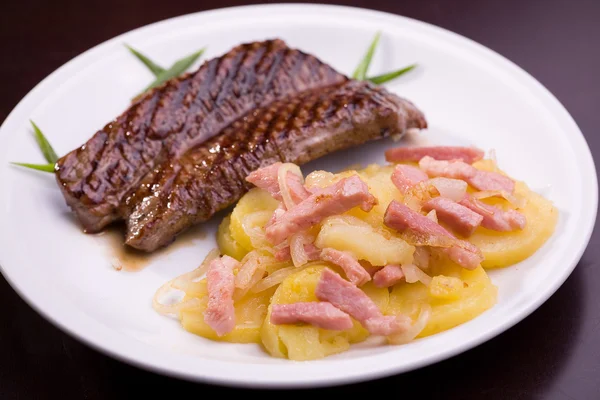 Bavarian steak with potatoes isolated on — Stock Photo, Image