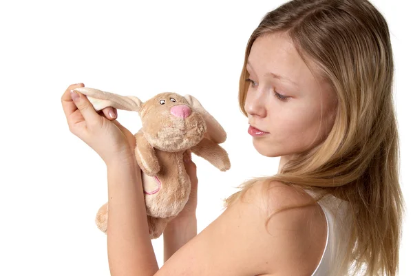 Девушка и пушистый кролик — стоковое фото