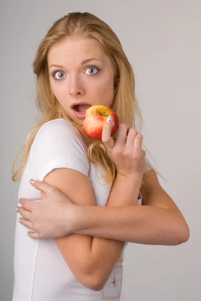 Meisje met apple — Stockfoto