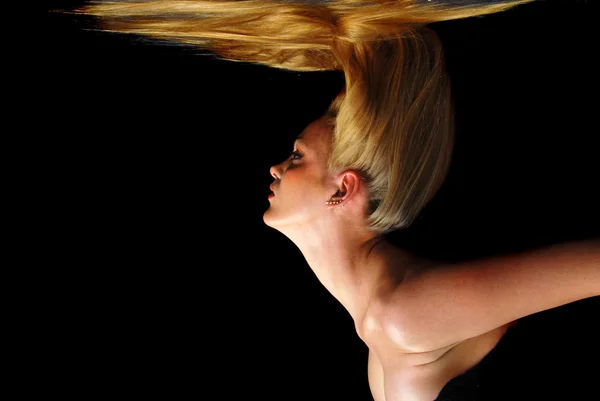 Blond dziewczynka z jej włosy spada — Zdjęcie stockowe