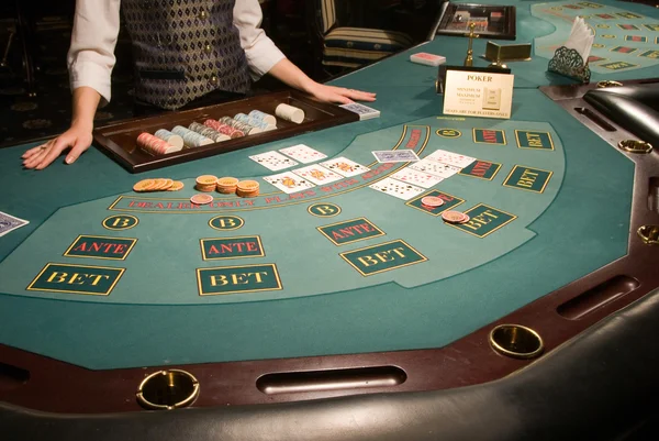 在赌场的扑克桌的特写 — 图库照片