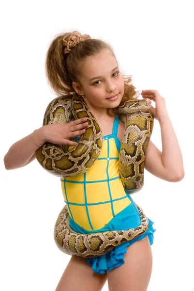 Jong meisje met huisdier slang — Stockfoto