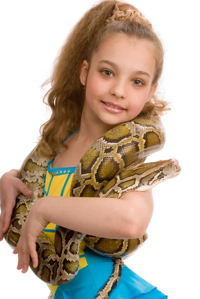 Close-up de menina doce com pet python — Fotografia de Stock