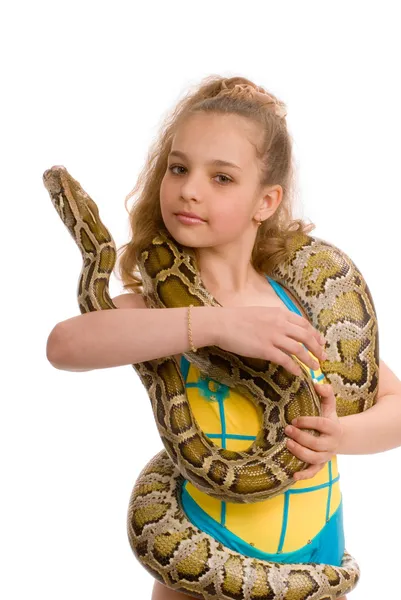 Närbild av söt flicka med sällskapsdjur python — Stockfoto