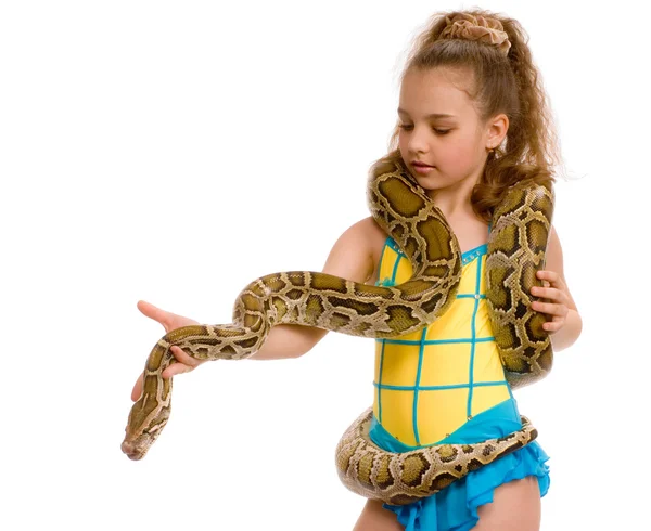Close-up de menina doce com pet python — Fotografia de Stock