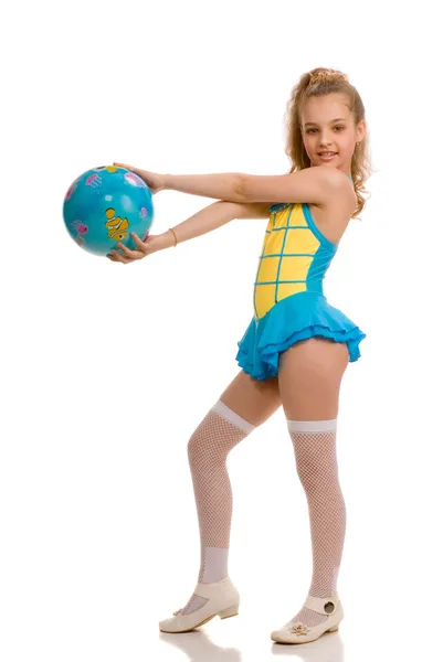 Мила дівчина з м'ячем в руках — стокове фото