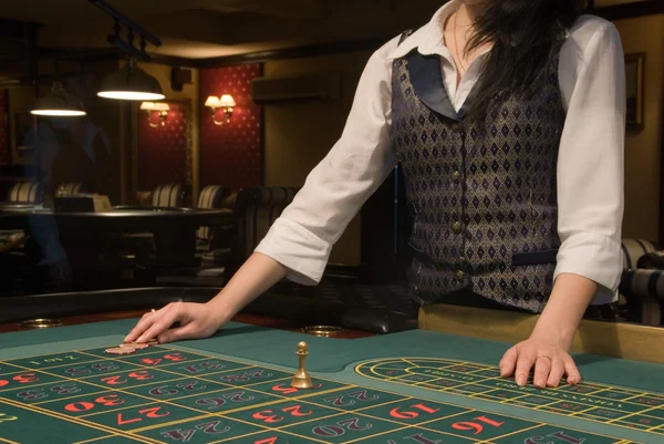 Roulettetafel in casino — Stockfoto
