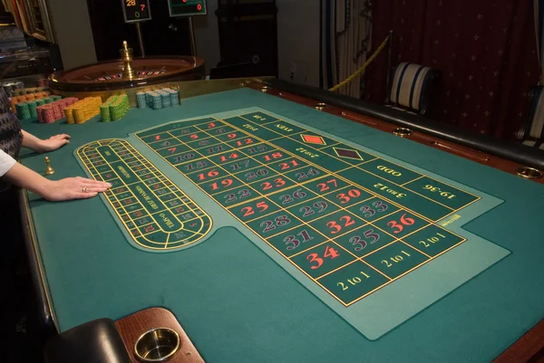 Roulettetafel in casino — Stockfoto