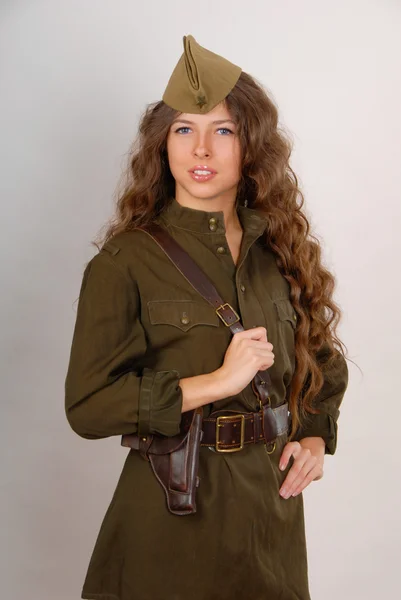 Κορίτσι με στρατιωτική στολή — Φωτογραφία Αρχείου