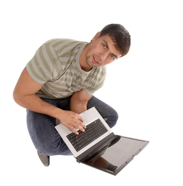 Jeune homme réussi à travailler avec un ordinateur portable — Photo