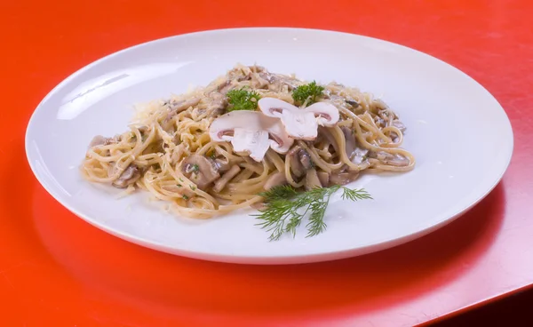 Frisch gekochter Teller mit Spaghetti — Stockfoto