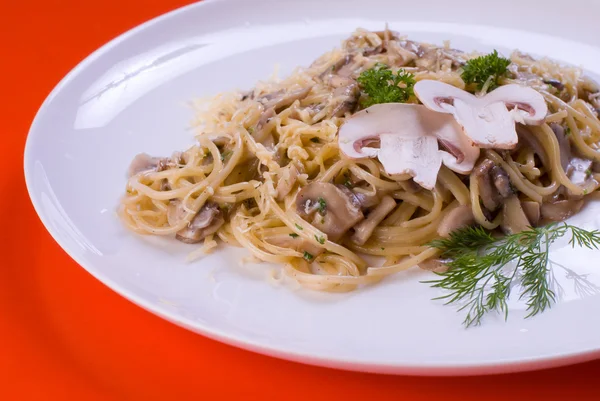 Frisch gekochter Teller mit Spaghetti — Stockfoto