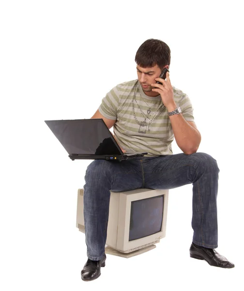 Ung framgångsrik kille arbetar med laptop — Stockfoto