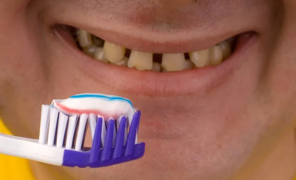 Persona cepillando dientes Fotos De Stock