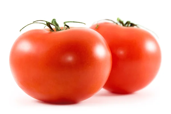 Dois tomates isolados em branco — Fotografia de Stock