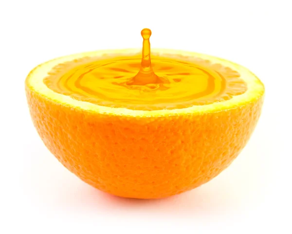Сочный апельсин — стоковое фото