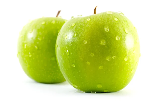 Два свіжих зелених яблука — стокове фото
