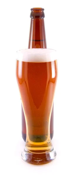 Láhev a sklenice piva — Stock fotografie