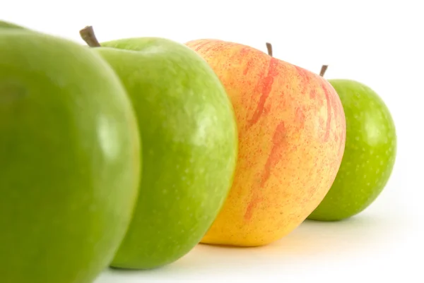 Четыре яблока — стоковое фото