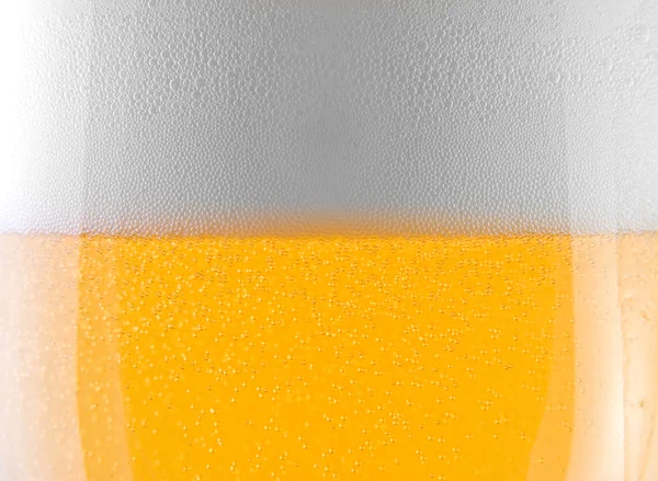 Primer plano de un vaso de cerveza —  Fotos de Stock